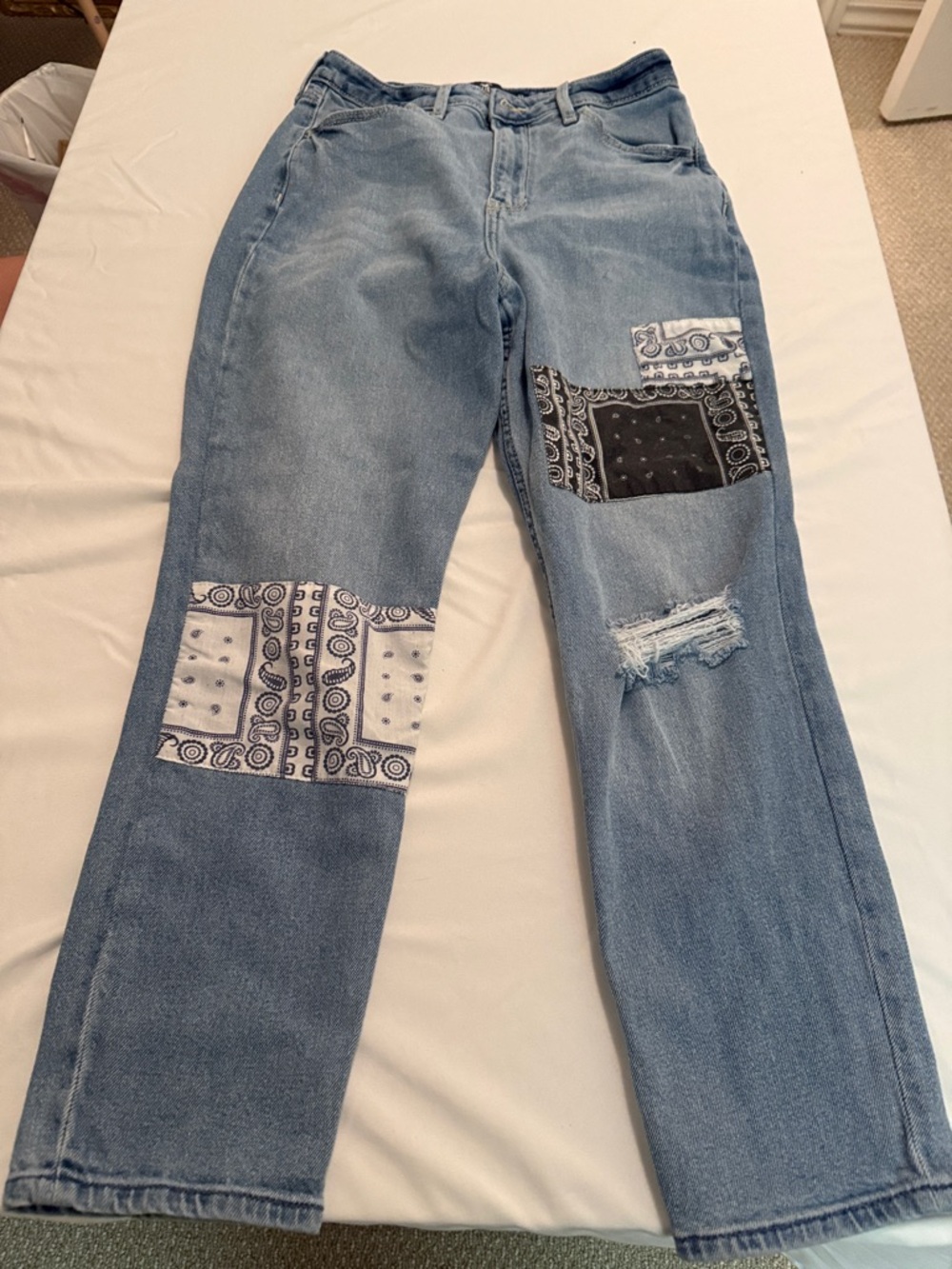 Hollister Ultra High Rise Mom Jeans Patchwork Bandana Blue White Women’s 27